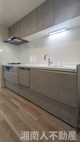 コーポ鵠沼B棟のキッチン|コンパクトなキッチンで掃除もラクラク