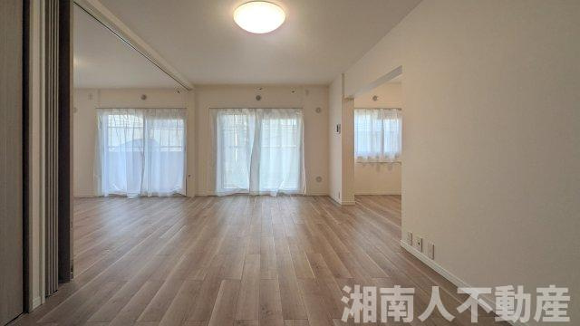 コーポ鵠沼B棟の居間・リビング|居間です