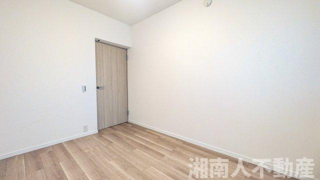 コーポ鵠沼B棟の洋室|ゆったりした洋室です