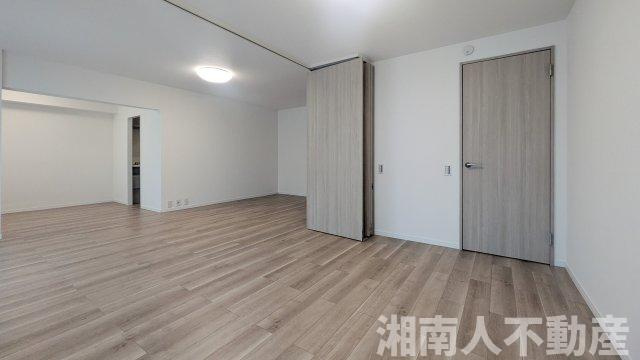 コーポ鵠沼B棟の居間・リビング|おしゃれな居間です