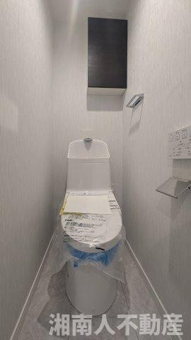 コーポ鵠沼B棟のトイレ|コンパクトで使いやすいトイレです