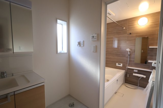 《仲介手数料無料》上尾市井戸木１丁目23-9(全1戸)新築一戸建てブルーミングガーデンのランドリースペース|撮影日 2025年11月30晴れ日 9:45 晴れ