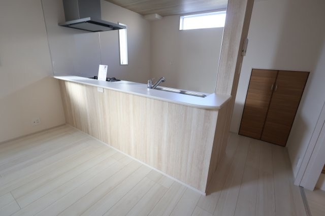 《仲介手数料無料》上尾市井戸木１丁目23-9(全1戸)新築一戸建てブルーミングガーデンのキッチン|撮影日 2025年11月30晴れ日 9:45 晴れ