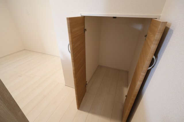 《仲介手数料無料》上尾市井戸木１丁目23-9(全1戸)新築一戸建てブルーミングガーデンの収納|撮影日 2025年11月30晴れ日 9:45 晴れ