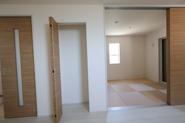 《仲介手数料無料》上尾市井戸木１丁目23-9(全1戸)新築一戸建てブルーミングガーデンの収納|撮影日 2025年11月30晴れ日 9:45 晴れ