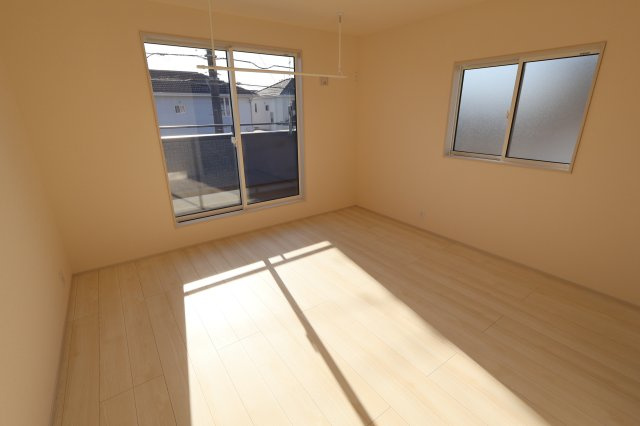 《仲介手数料無料》上尾市井戸木１丁目23-9(全1戸)新築一戸建てブルーミングガーデンの洋室|撮影日 2025年11月30晴れ日 9:45 晴れ