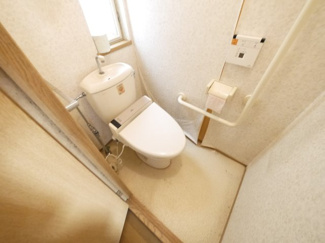 【トイレ】 | 八街市八街ろ　中古戸建 | 軽量鉄骨造４LDK南道路で閑静な分譲地内 庭に駐車場新設スペースあり 八街市立交進小学校徒歩約11分