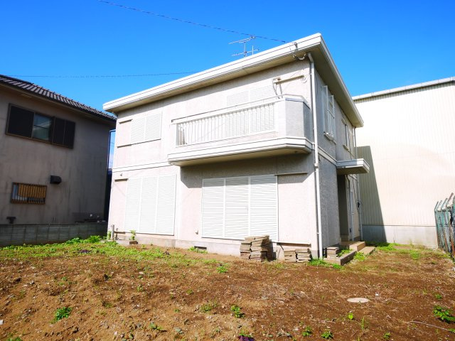 八街市八街ろ　中古戸建の外観|軽量鉄骨造４LDK南道路で閑静な分譲地内 庭に駐車場新設スペースあり 八街市立交進小学校徒歩約11分