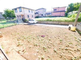 【庭】 | 八街市八街ろ　中古戸建 | 軽量鉄骨造４LDK南道路で閑静な分譲地内 庭に駐車場新設スペースあり 八街市立交進小学校徒歩約11分