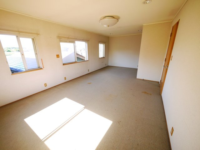 八街市八街ろ　中古戸建の洋室|軽量鉄骨造４LDK南道路で閑静な分譲地内 庭に駐車場新設スペースあり 八街市立交進小学校徒歩約11分