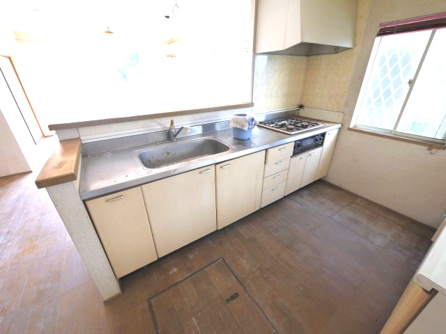 八街市八街ろ　中古戸建のキッチン|軽量鉄骨造４LDK南道路で閑静な分譲地内 庭に駐車場新設スペースあり 八街市立交進小学校徒歩約11分