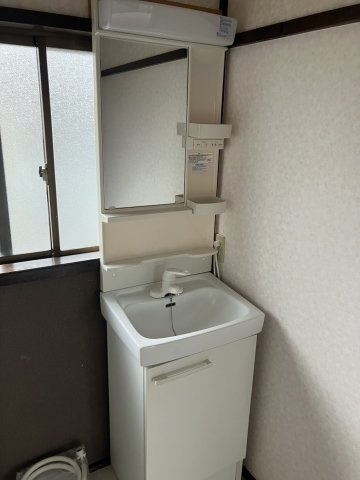 外山貸家の独立洗面台