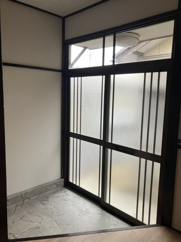 外山貸家の玄関