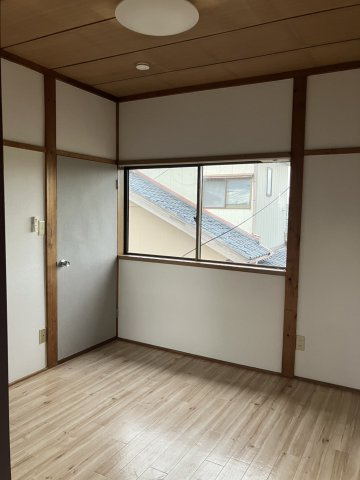 外山貸家の居間・リビング