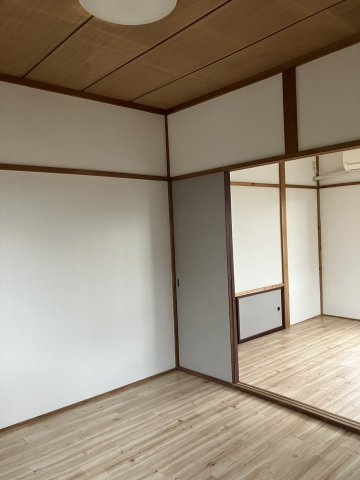 外山貸家の寝室