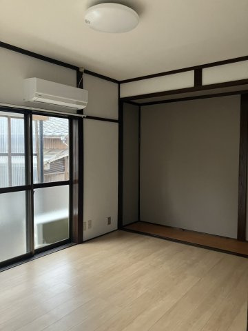 外山貸家の居間・リビング