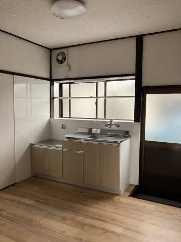 外山貸家のキッチン