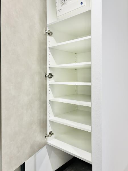 ＣＯＭＰＯＳＩＴＥ目黒鷹番の居間・リビング