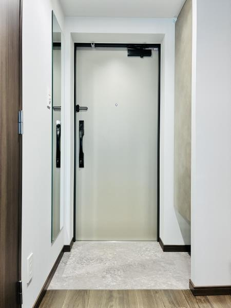 ＣＯＭＰＯＳＩＴＥ目黒鷹番の玄関