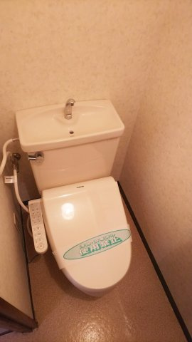 武蔵野市関前２丁目の賃貸マンションのトイレ