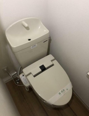 【トイレ】 | コンパルティア中村橋 | 温水洗浄便座。