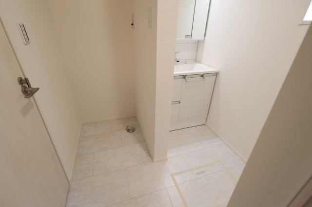 《仲介手数料無料》浦和区上木崎６丁目7-27(全1戸)新築一戸建てミラスモのランドリースペース|撮影日 2025年11月19日 13:40 晴れ