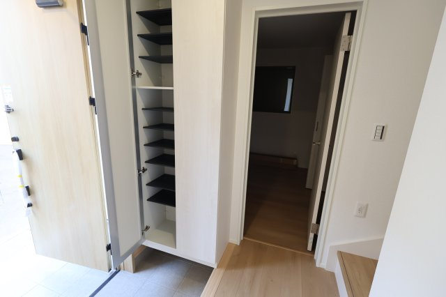 《仲介手数料無料》浦和区上木崎６丁目7-27(全1戸)新築一戸建てミラスモの玄関|撮影日 2025年11月19日 13:40 晴れ