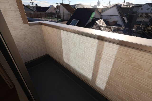《仲介手数料無料》浦和区上木崎６丁目7-27(全1戸)新築一戸建てミラスモのバルコニー|撮影日 2025年11月19日 13:40 晴れ