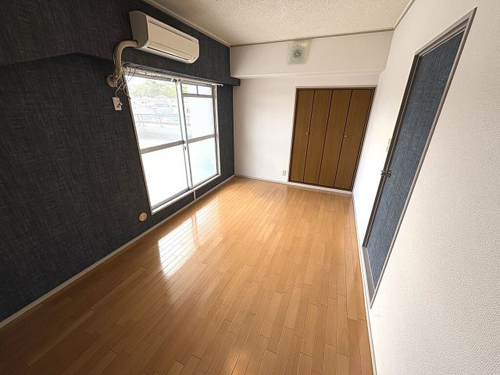 クレドール垂水IIの洋室