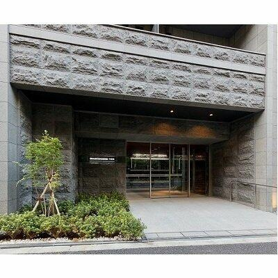港区六本木２丁目の賃貸マンションのエントランス| 