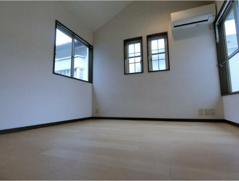 SUSANⅢ　最上階　バストイレ別　角部屋の居間・リビング