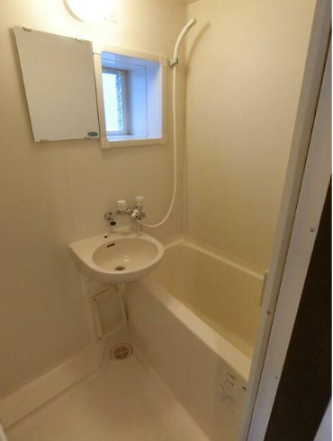 SUSANⅢ　最上階　バストイレ別　角部屋の浴室