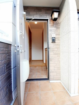 【玄関】 | ソレイユ新富士 | 明るい玄関です