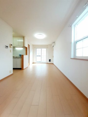 【居間・リビング】 | ソレイユ新富士 | リビングです