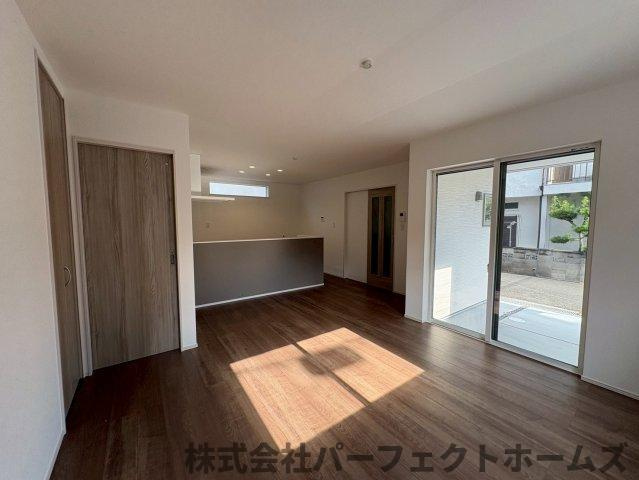 東香里3丁目新築戸建の居間・リビング