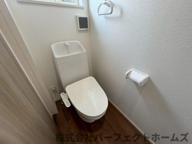東香里3丁目新築戸建のトイレ|落ち着いた色調のトイレです