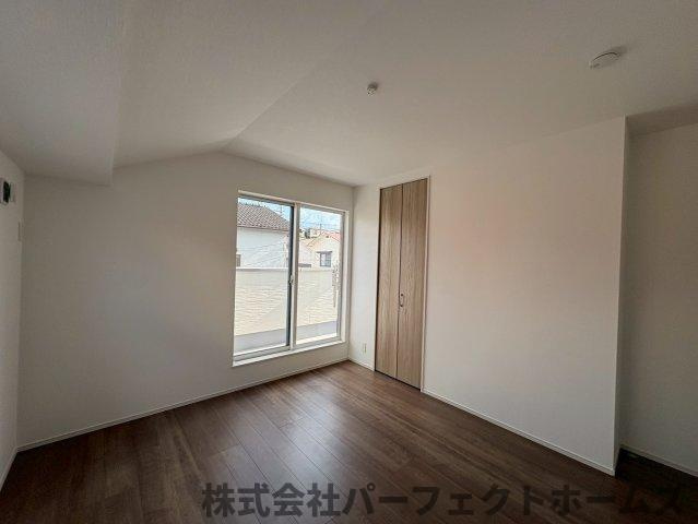 東香里3丁目新築戸建の洋室|明るい洋室です