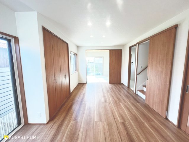 京都市西京区川島三重町　新築戸建の居間・リビング