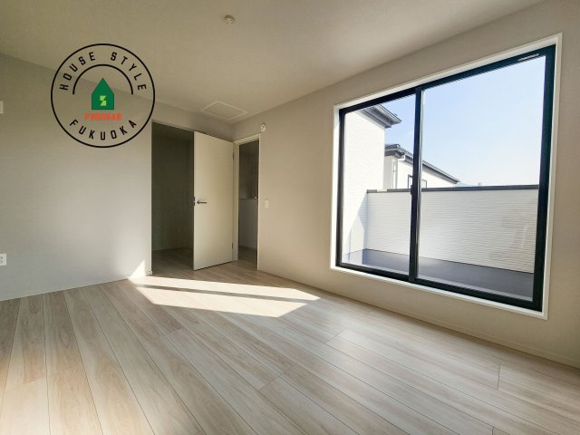 大野城市白木原4丁目第1-2棟（1号棟）　の内観：施工例|採光良好な洋室は全居室、複層ガラスの遮熱効果と断熱効果で、一年中快適に過ごせます。