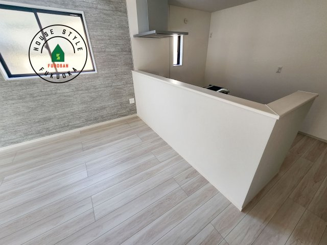 大野城市白木原4丁目第1-2棟（1号棟）　のダイニング|キッチンから立ち込める香りが今日の料理を期待させます。