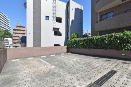 ムサシノコート早稲田の駐車場