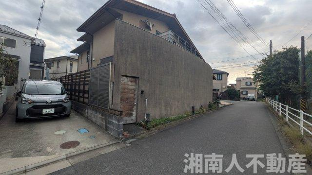 藤沢市鵠沼海岸６丁目３－５１戸建ての前面道路含む現地写真|前面道路含む現地写真です