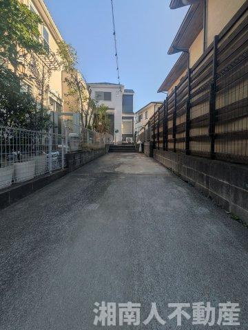 藤沢市鵠沼海岸６丁目３－５１戸建ての前面道路含む現地写真|前面道路含む現地写真です