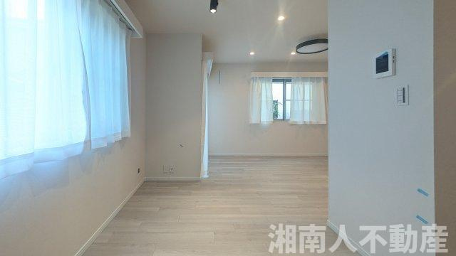 藤沢市鵠沼海岸６丁目３－５１戸建ての居間・リビング|ゆったりとしたリビングです