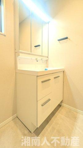 藤沢市鵠沼海岸６丁目３－５１戸建ての独立洗面台|朝の身支度には欠かせない独立洗面化粧台