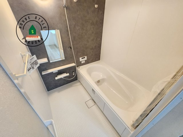 大野城市白木原4丁目第1-2棟（2号棟）　の内観：施工例|1日の疲れを癒してくれる広々バスルーム。雨の日のお洗濯にも大活躍な浴室乾燥機付です！