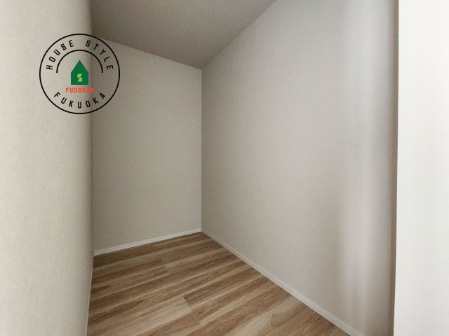 大野城市白木原4丁目第1-2棟（2号棟）　の内観：施工例|洋服や大きな荷物が多い方や人数の多いご家族などは、一般的なクローゼットよりもウォークインクローゼットのほうが使い勝手が良いです。