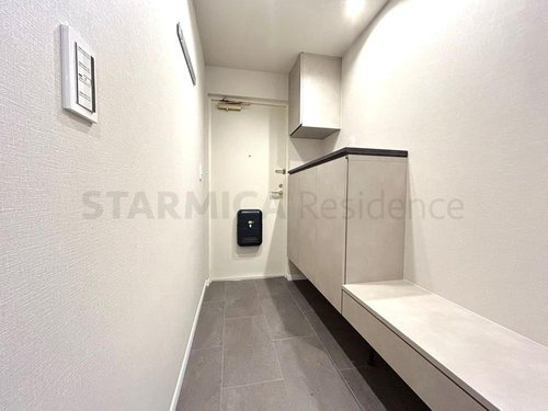 ディオレ夙川公園の玄関