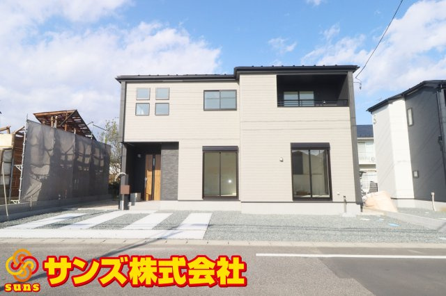 郡山市横塚5丁目　　１号棟　　　芳賀小学校、郡山第４中学区の外観|南側から見た駐車場を含む外観