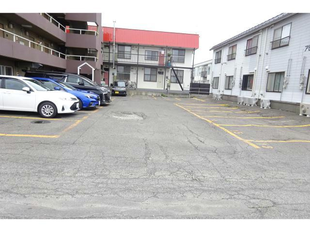 ハイグレースＡ（西23条）の駐車場